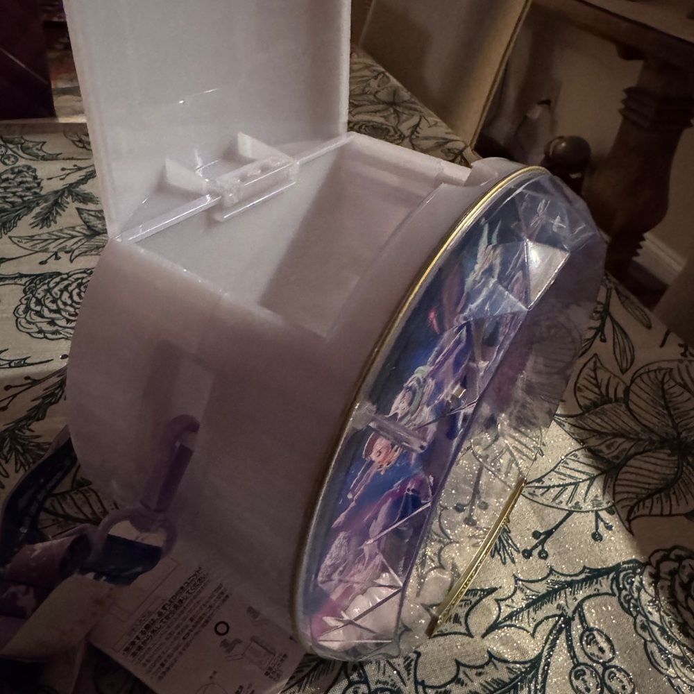 Tokyo Disney fly theme Light-up popcorn carrier. - Picture 3 of 4